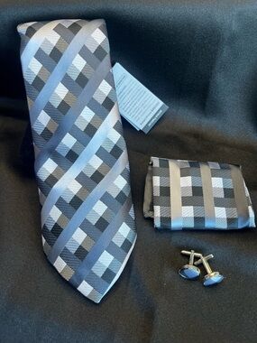 Classic Gray Plaid Men's Tie and Pocket Square Set
